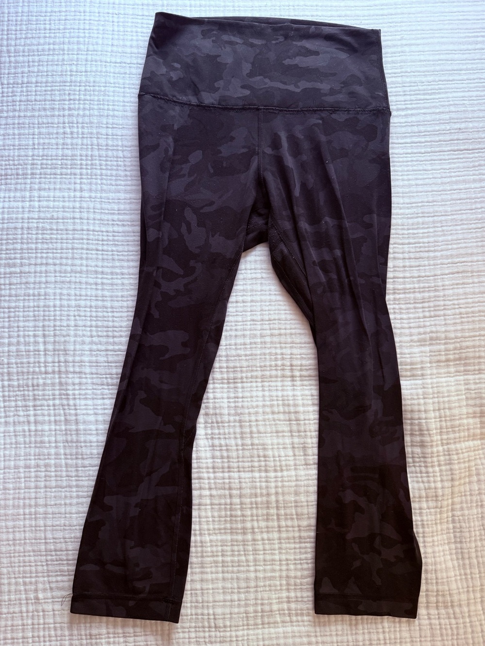 Lululemon Align Leggings 25” in Black Camo - Picture 2 of 6
